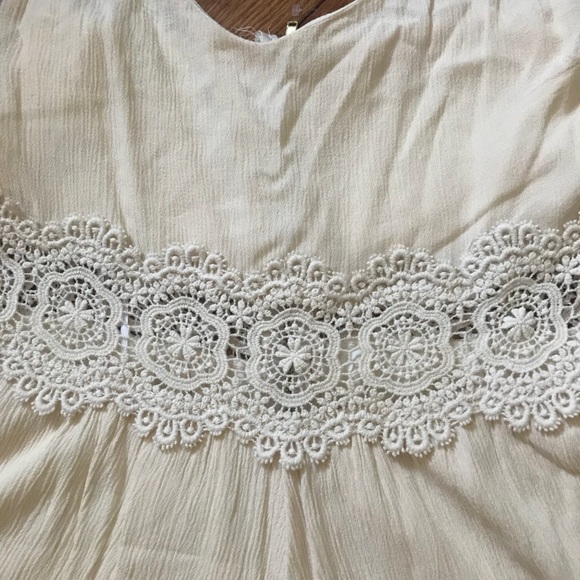 Lace detail romper - Picture 2 of 3